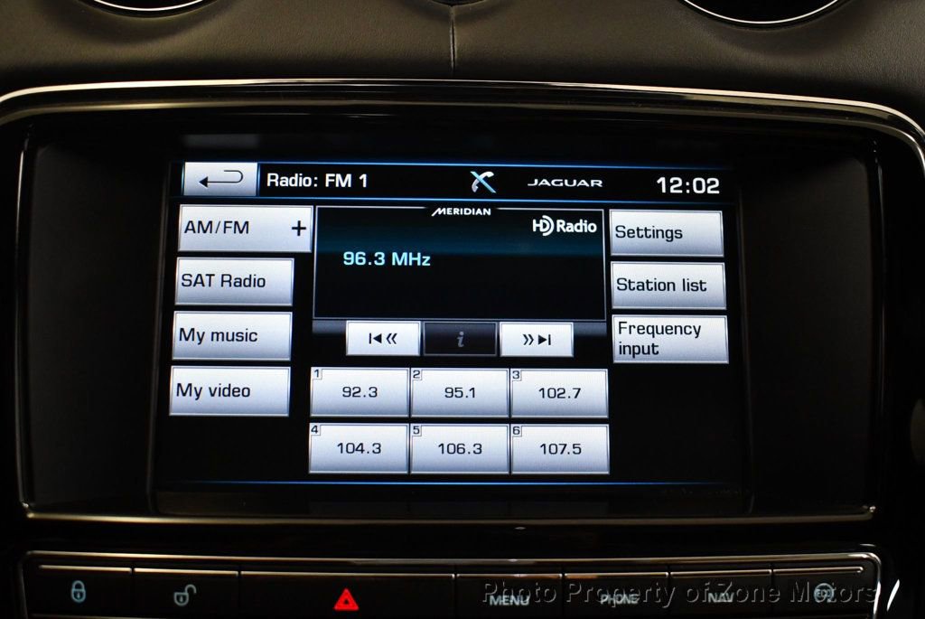 Used 2015 Jaguar XJ image 44