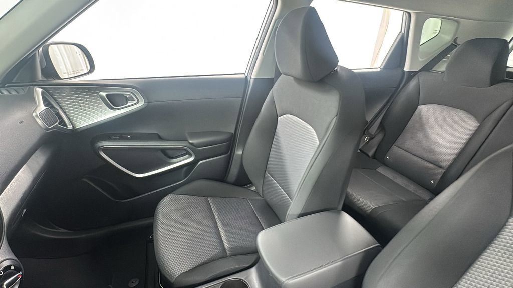 New 2025 Kia Soul LX image 13
