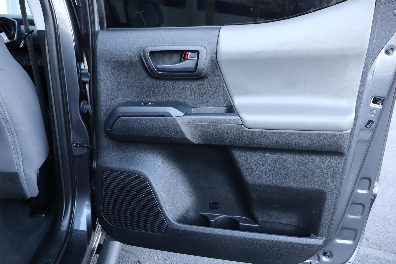 Used 2021 Toyota Tacoma SR AWD/4WD image 28