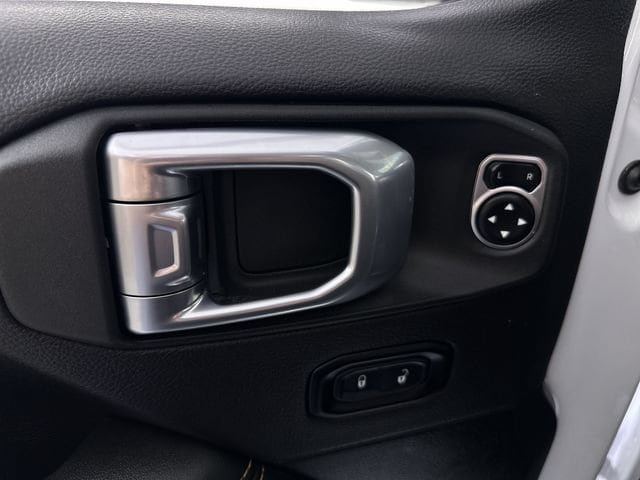 Used 2024 Jeep Wrangler Unlimited Sahara w/ Technology Group AWD/4WD image 24