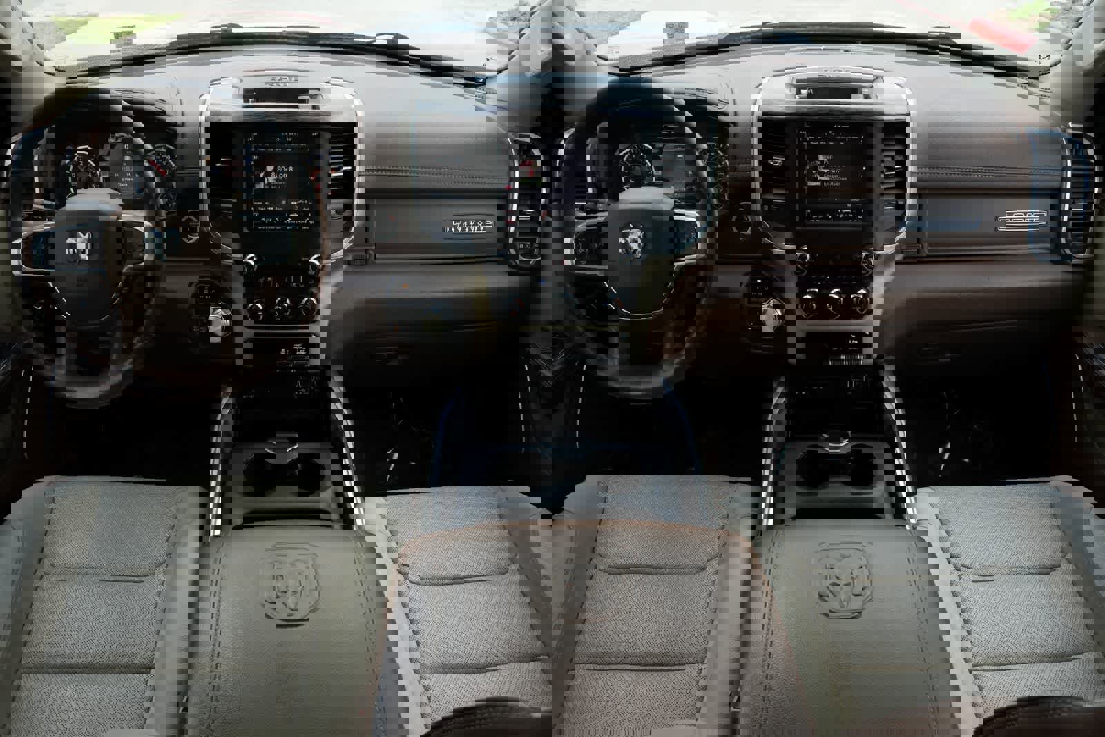 Used 2019 RAM 1500 Laramie AWD/4WD image 1