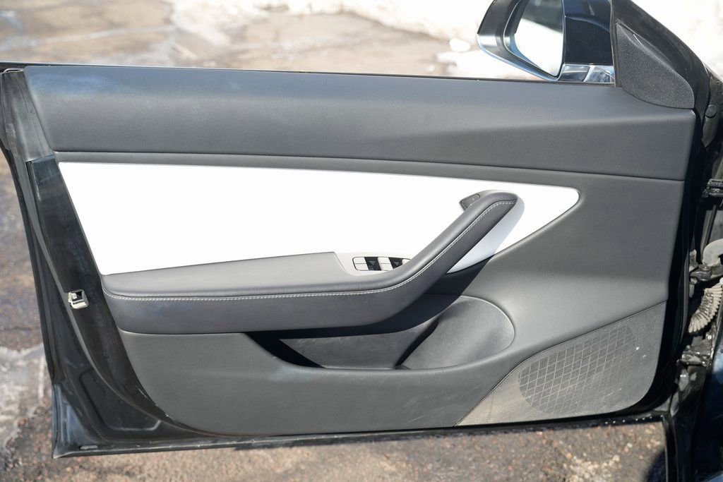 Used 2018 Tesla Model 3 Performance image 19