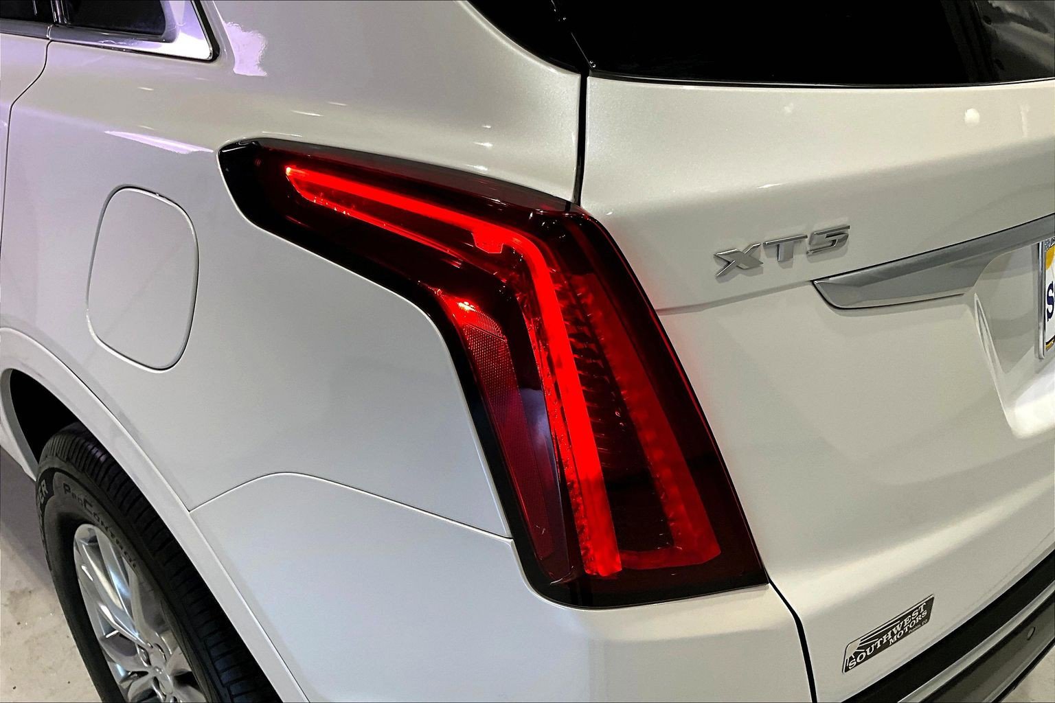 Used 2022 Cadillac XT5 Premium Luxury FWD image 22