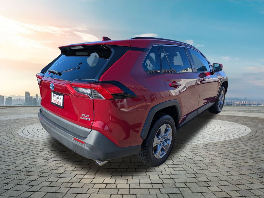 Used 2022 Toyota RAV4 XLE w/ Convenience Package image 5