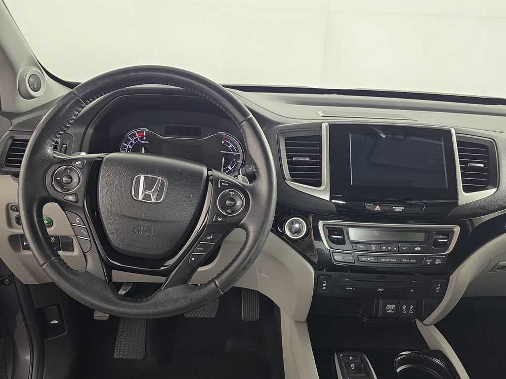 Used 2016 Honda Pilot Touring image 12