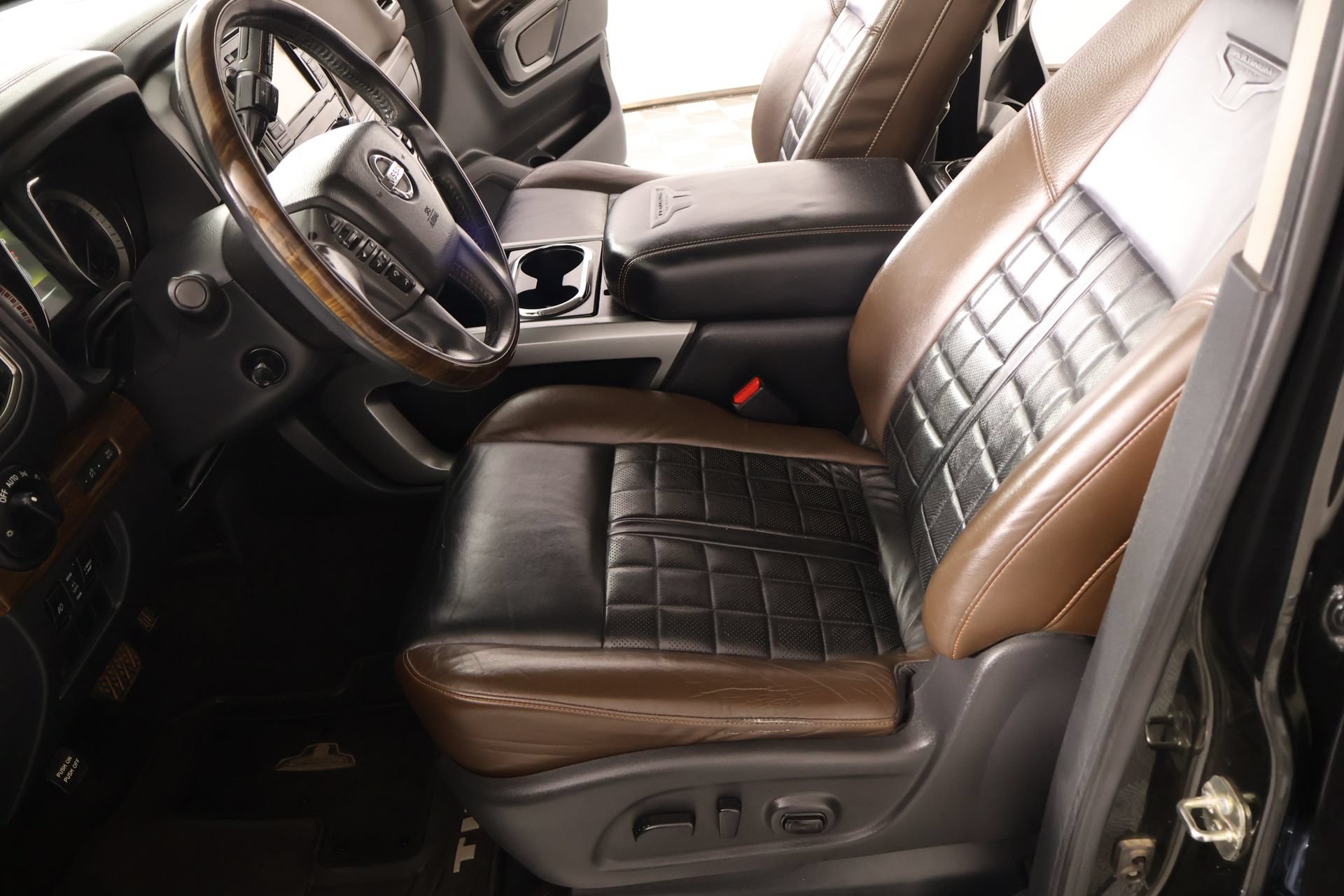Used 2017 Nissan Titan Platinum Reserve AWD/4WD image 12