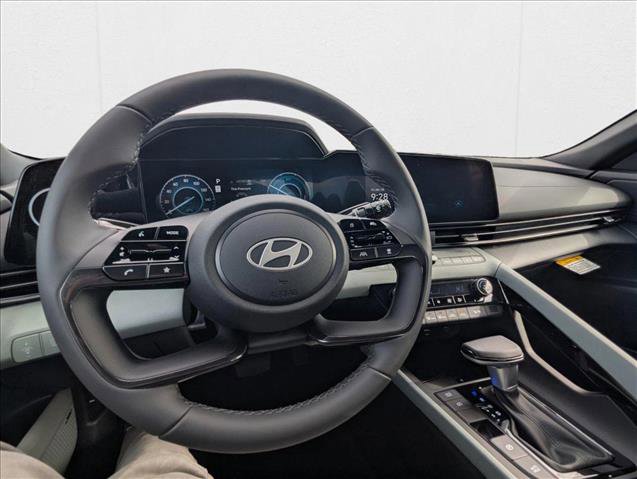 New 2025 Hyundai Elantra Limited FWD image 3