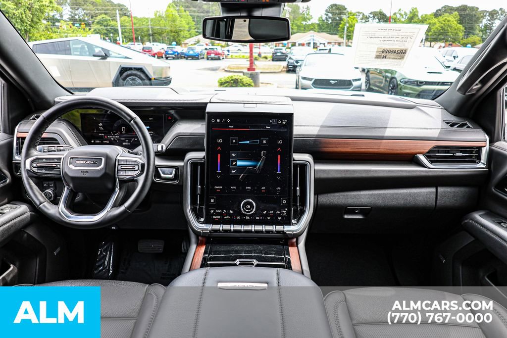 Used 2025 GMC Yukon Denali AWD/4WD image 32