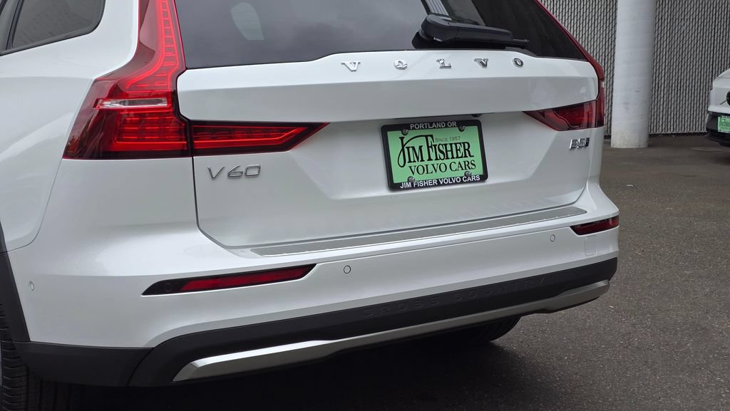 New 2026 Volvo V60 B5 Cross Country Plus w/ Climate Package AWD/4WD image 13
