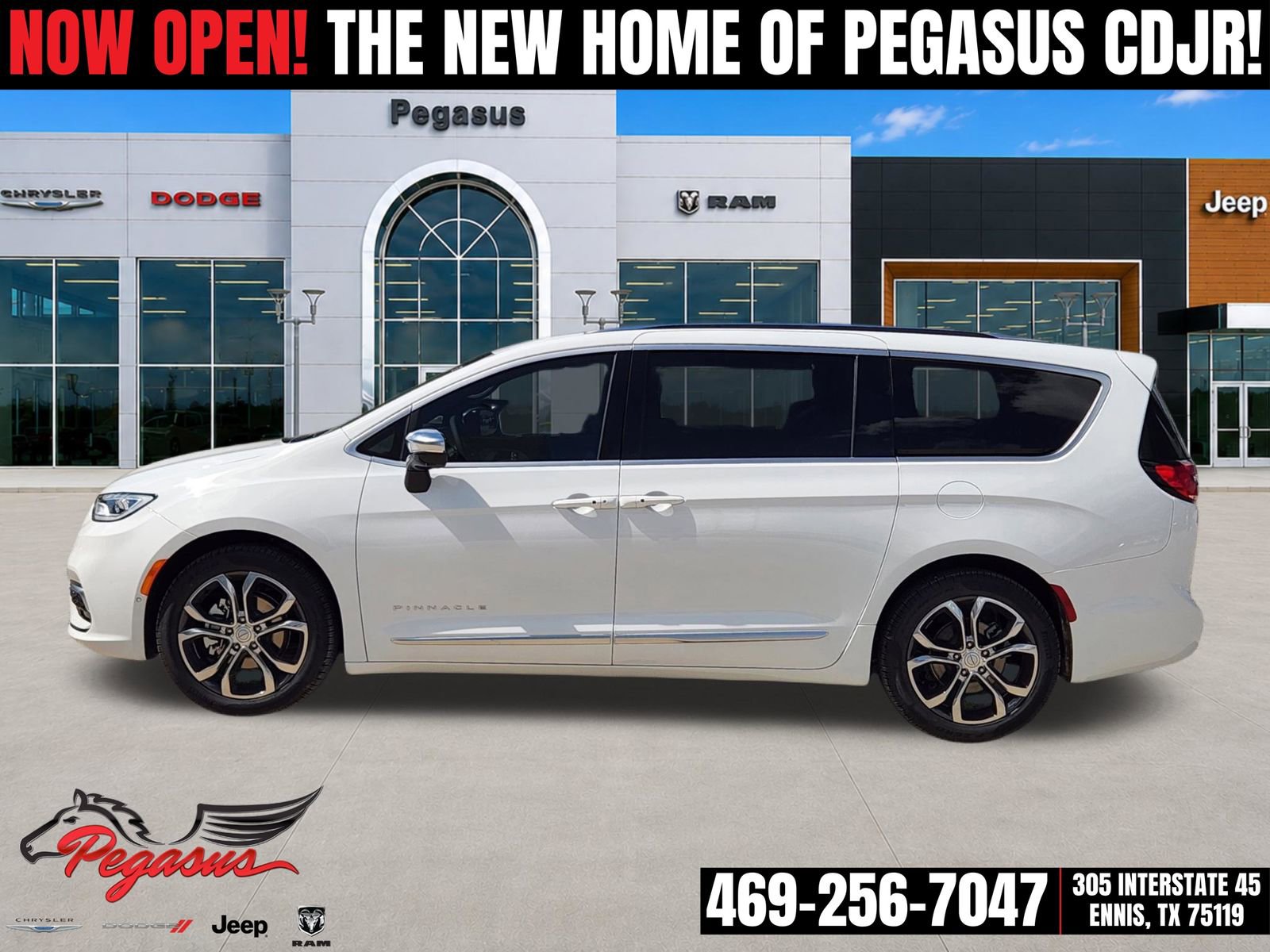 New 2026 Chrysler Pacifica Pinnacle w/ Trailer Tow Group FWD image 3