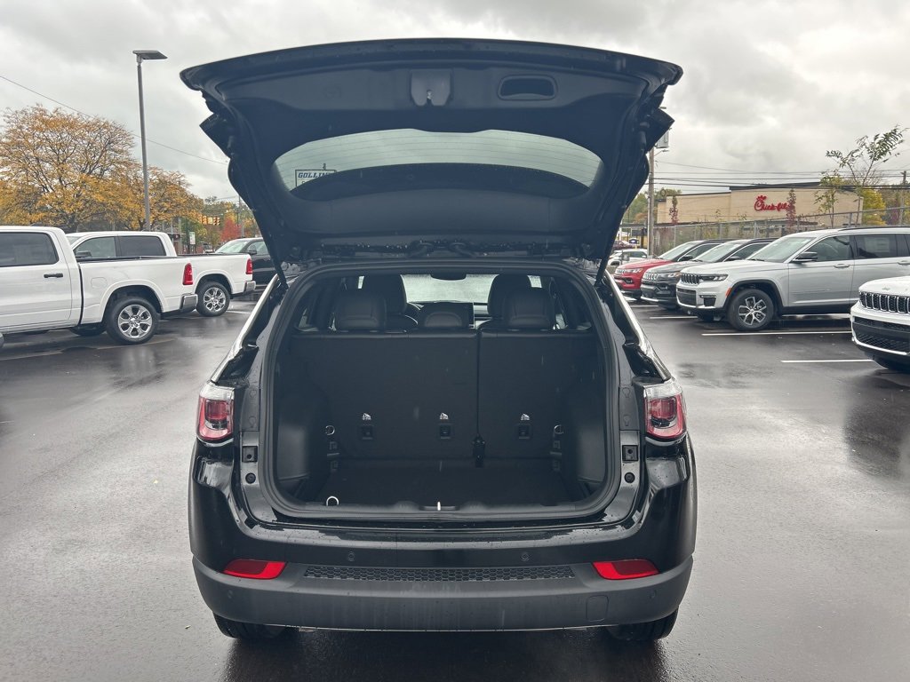 Used 2024 Jeep Compass Limited image 10