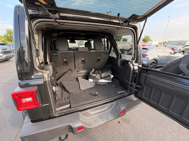 Used 2025 Jeep Wrangler Unlimited Sahara AWD/4WD image 21