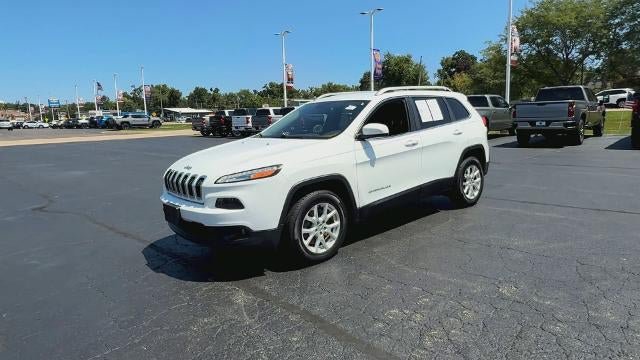 Used 2016 Jeep Cherokee Latitude w/ Comfort/Convenience Group AWD/4WD image 4