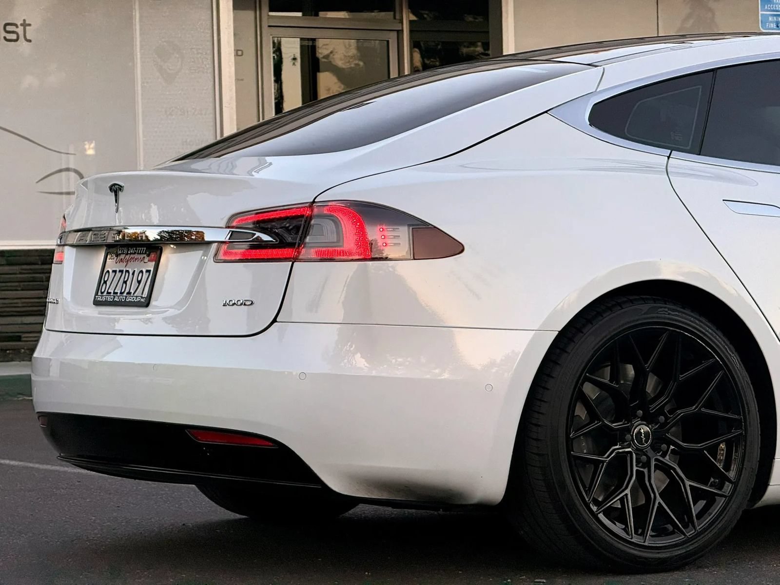 Used 2018 Tesla Model S 100D AWD/4WD image 9