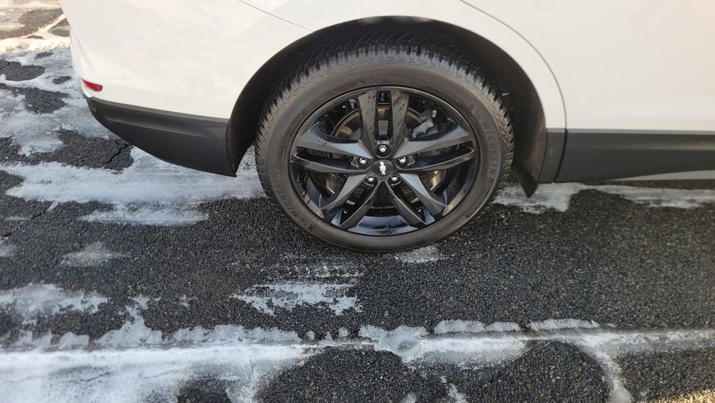 Used 2020 Chevrolet Equinox LT w/ Sport Edition image 13