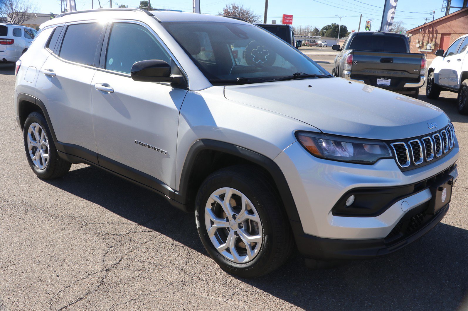 Used 2024 Jeep Compass Latitude video 1