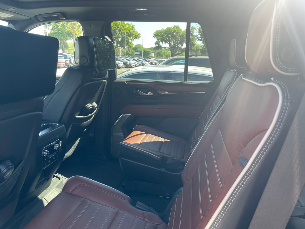 Used 2023 GMC Yukon Denali Ultimate AWD/4WD image 15