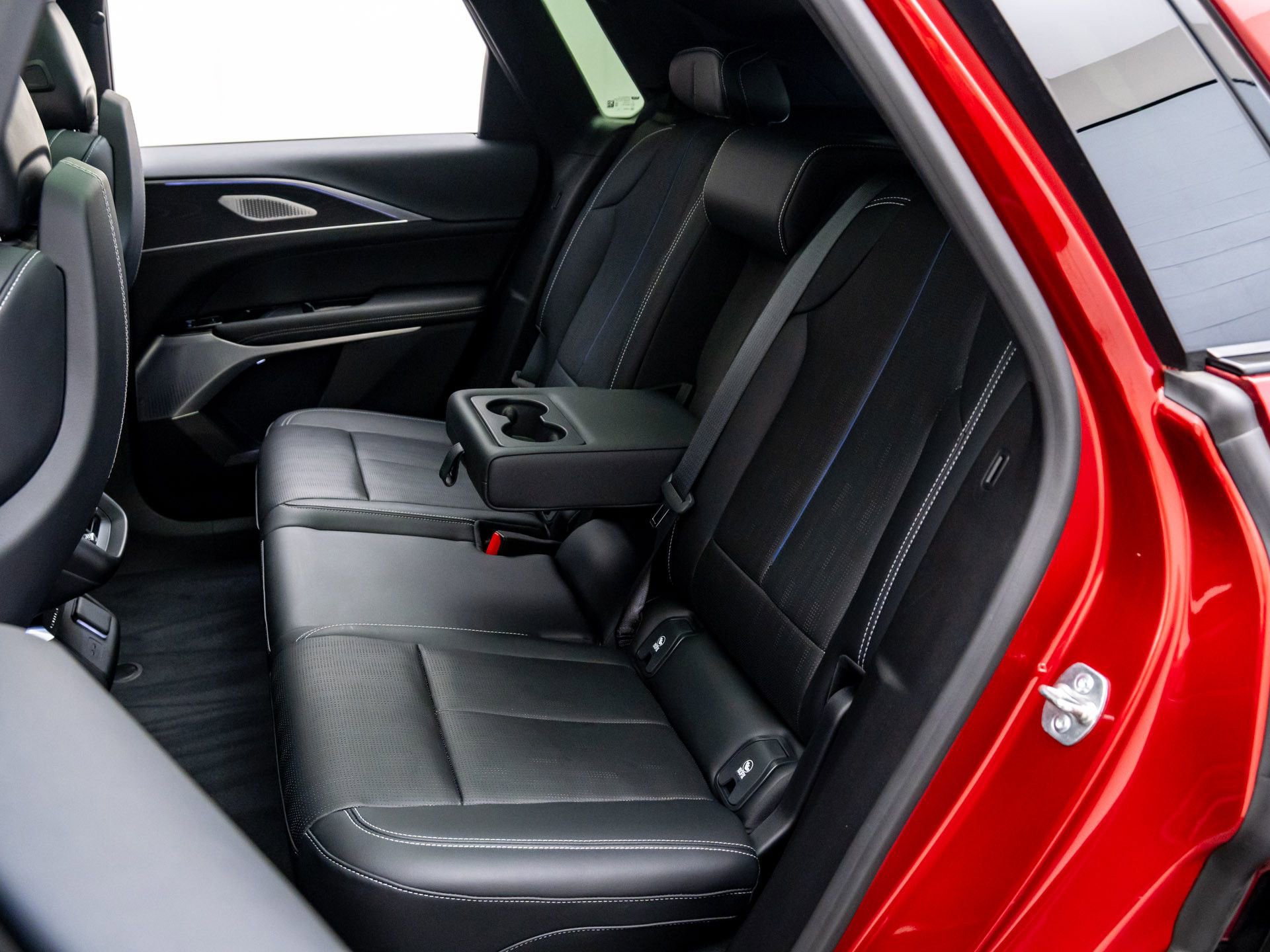 Used 2025 Cadillac Lyriq Luxury w/ LPO, Floor Liner Package image 21