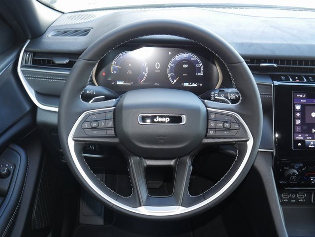 New 2025 Jeep Grand Cherokee Altitude image 18