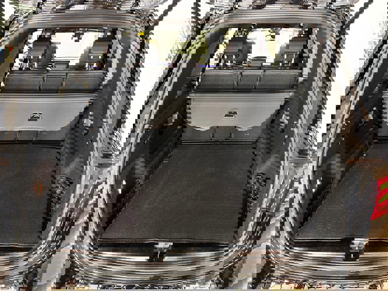 Used 2024 Mercedes-Benz GLB 250 4MATIC image 33