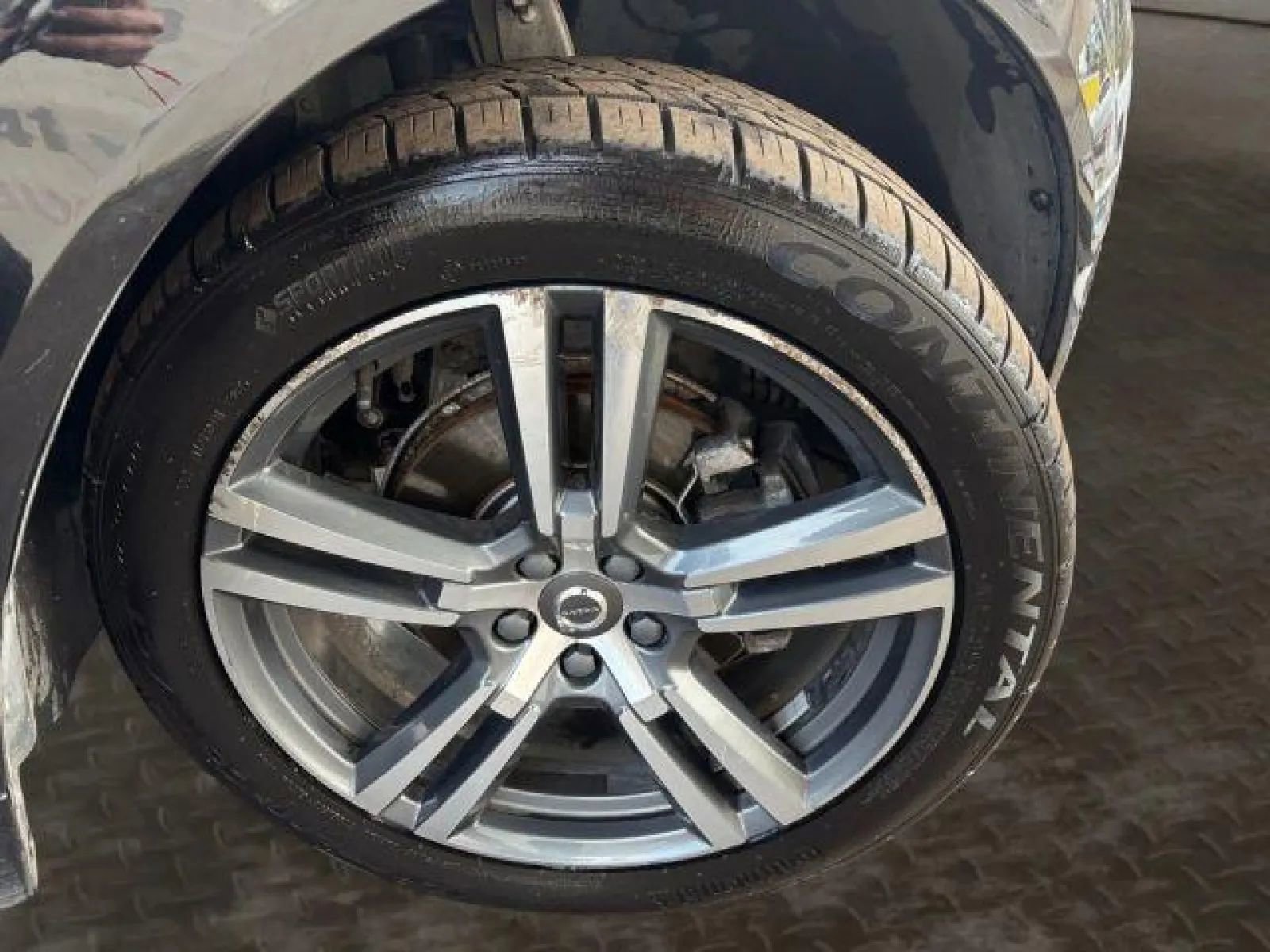 Used 2019 Volvo XC60 T5 Momentum w/ Multimedia Package AWD/4WD image 36