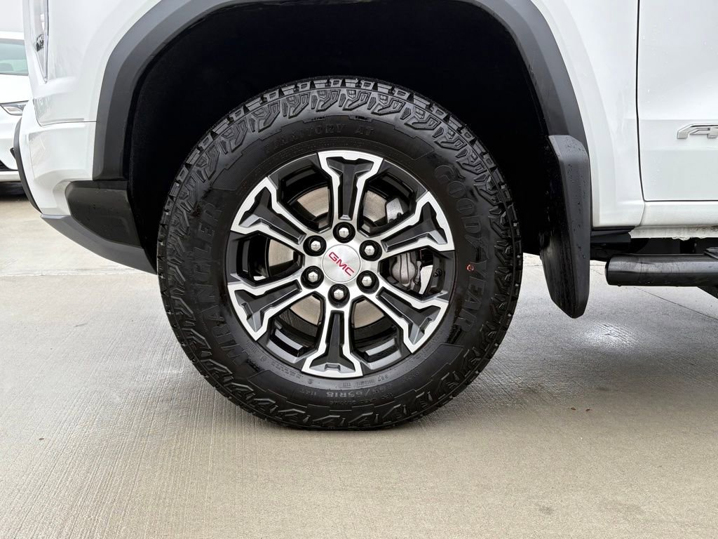 Used 2023 GMC Canyon AT4 image 31
