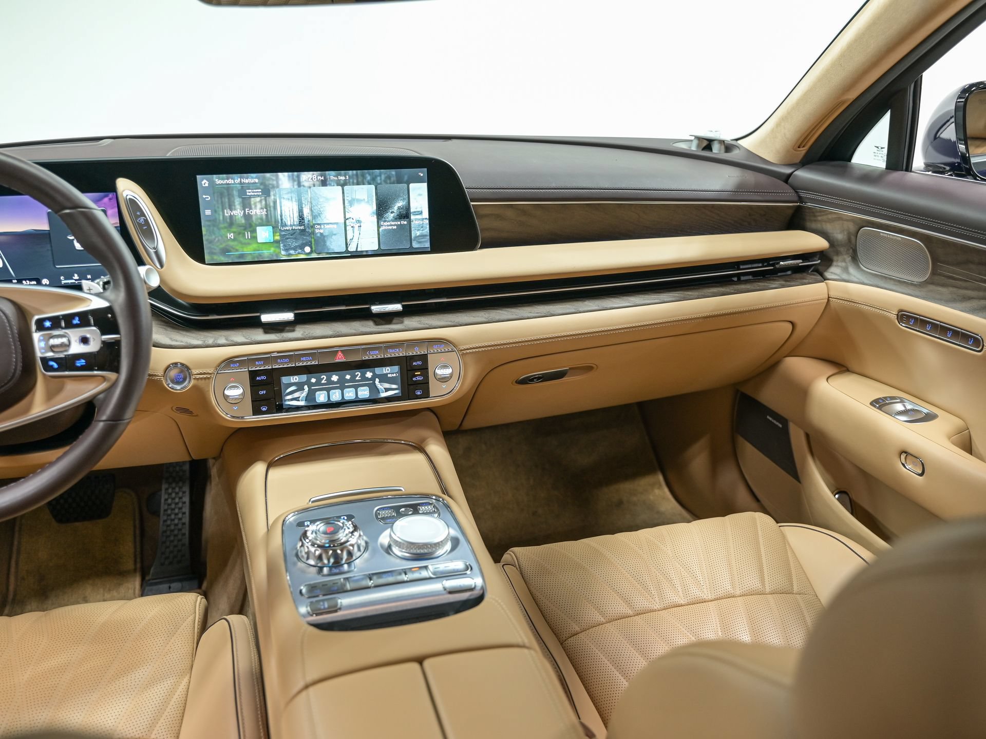 Used 2023 Genesis G90 3.5T AWD/4WD image 32