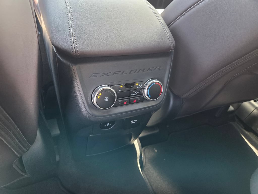 Used 2025 Ford Explorer Platinum RWD image 9