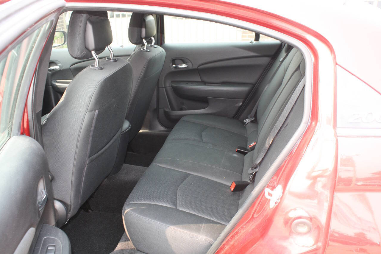 Used 2011 Chrysler 200 Touring FWD image 8