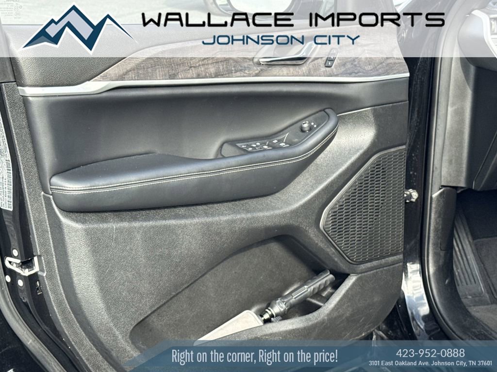 Used 2024 Jeep Grand Cherokee Limited AWD/4WD image 13