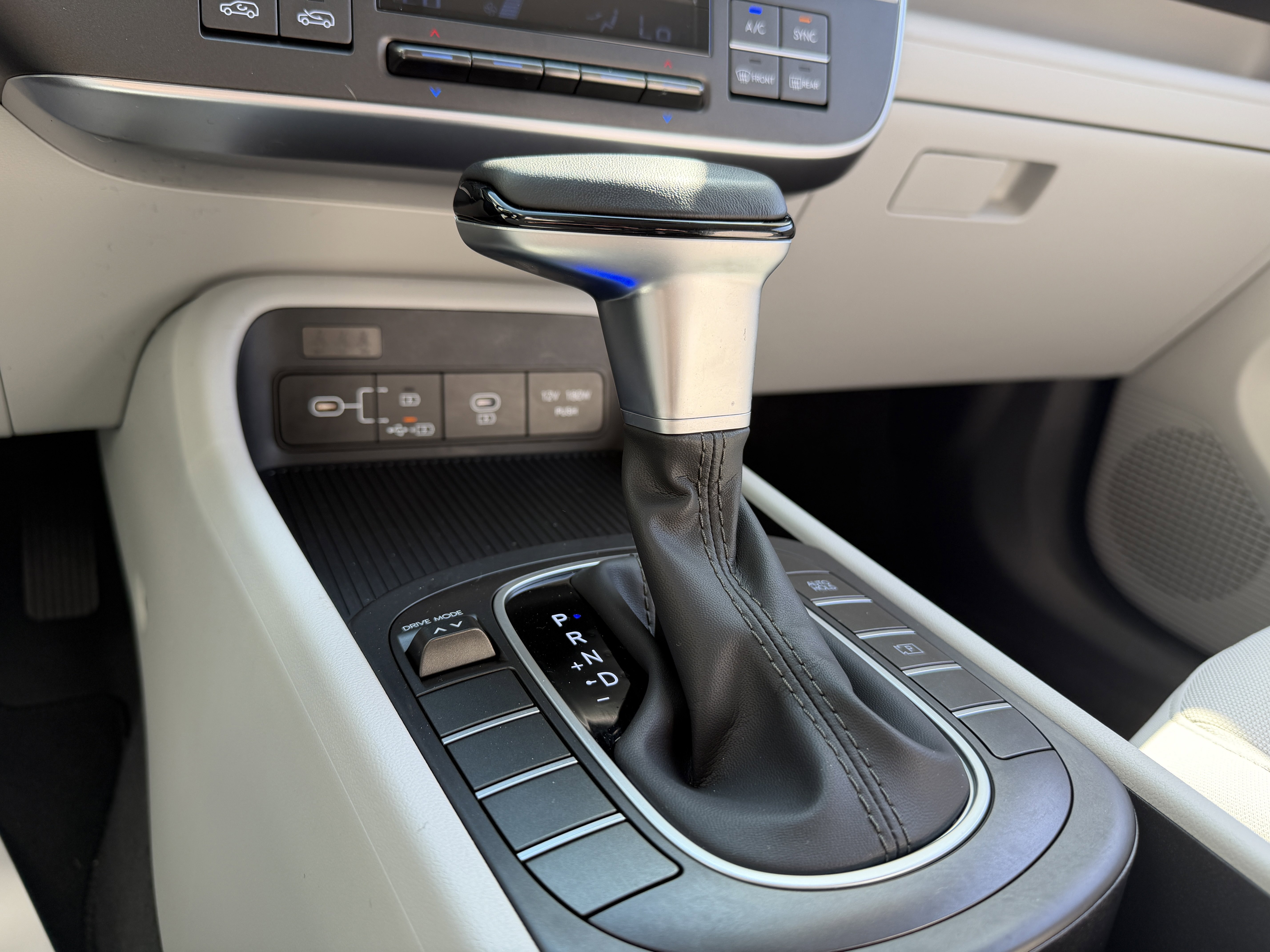 Certified 2025 Hyundai Kona SEL image 38