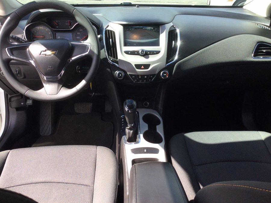 Used 2017 Chevrolet Cruze LS FWD image 22