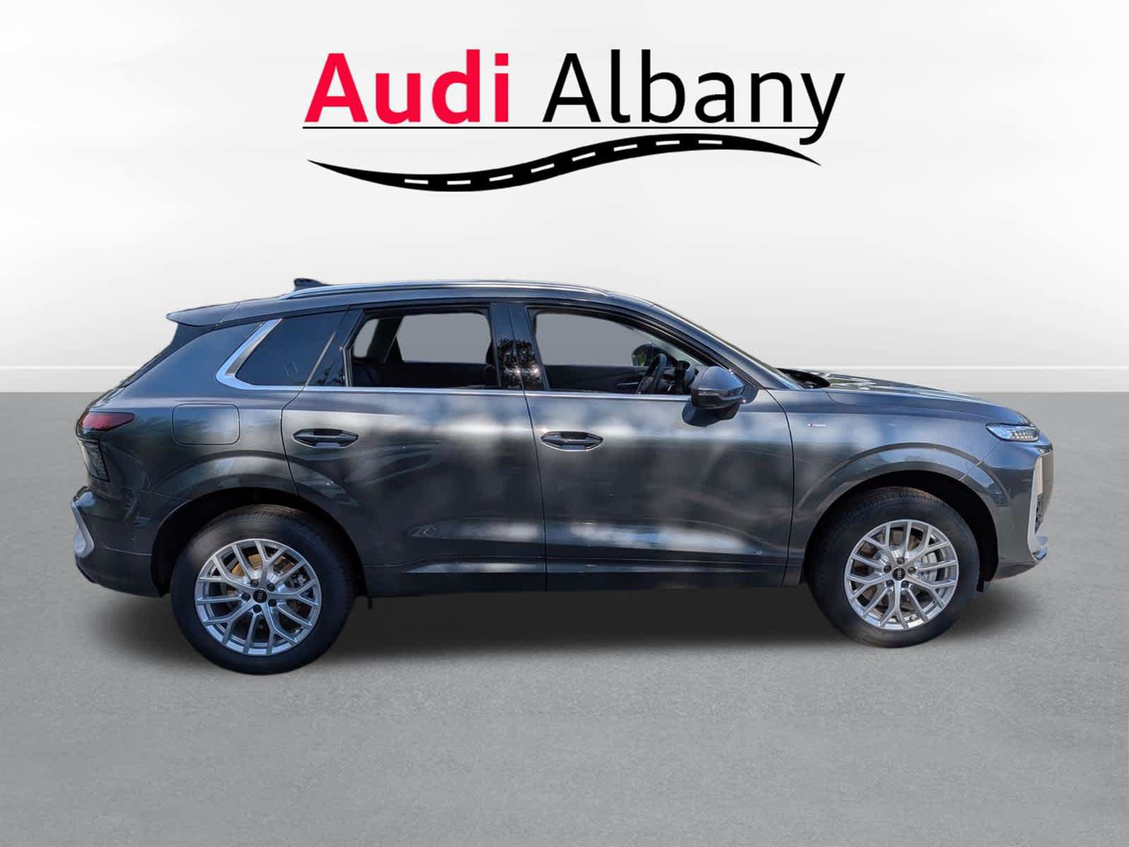 New 2026 Audi Q3 quattro 2.0T AWD/4WD image 3