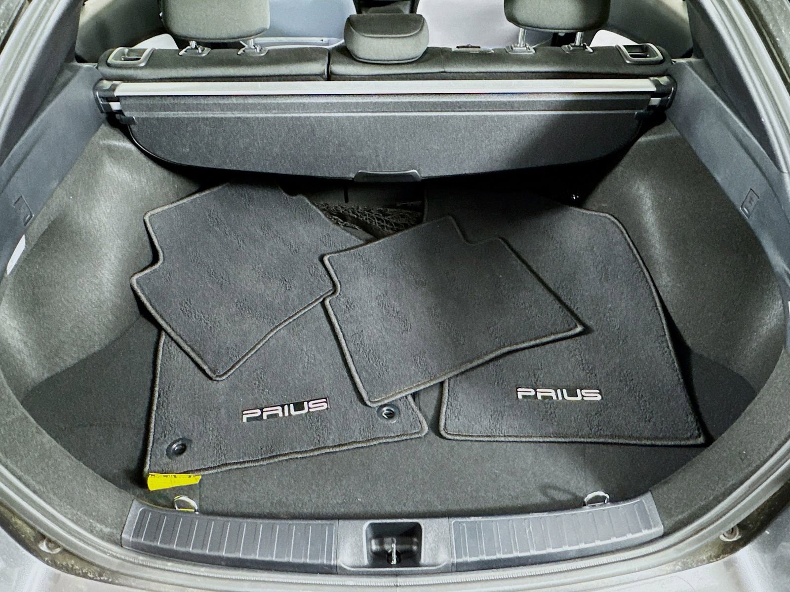 Used 2020 Toyota Prius LE AWD/4WD image 19