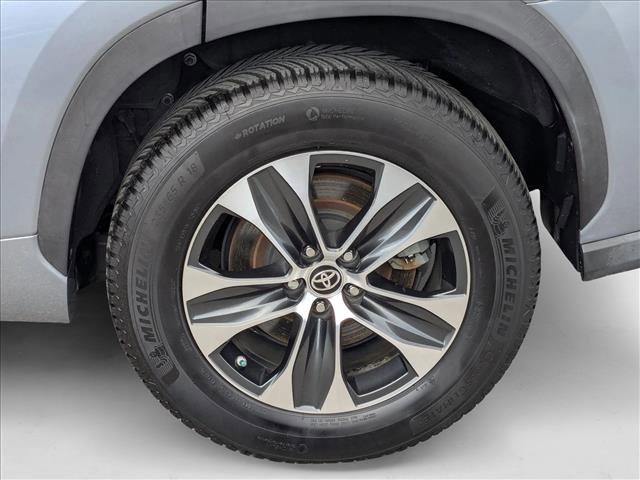 Used 2021 Toyota Highlander XLE image 24