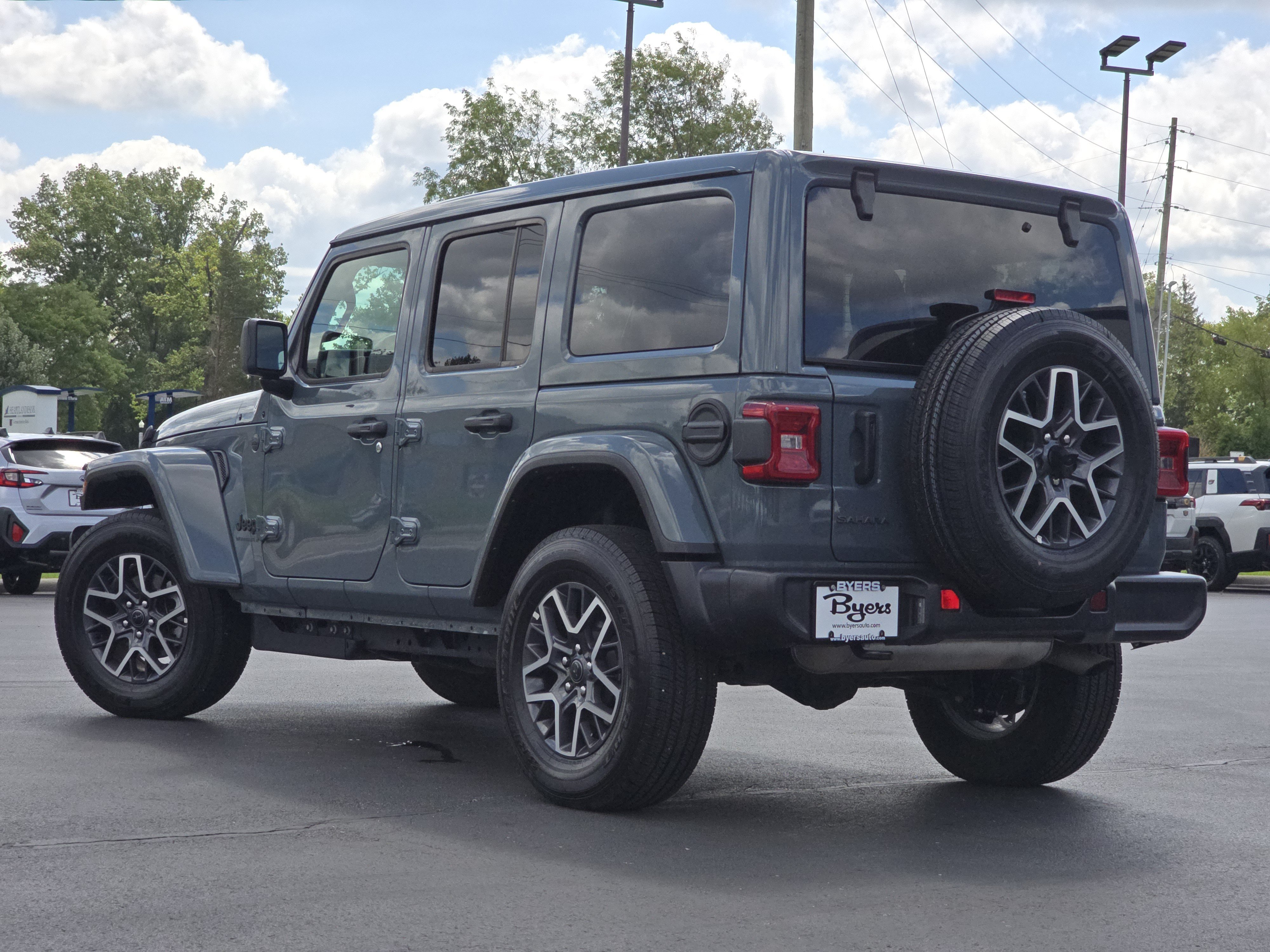 Used 2026 Jeep Wrangler Unlimited Sahara AWD/4WD image 5