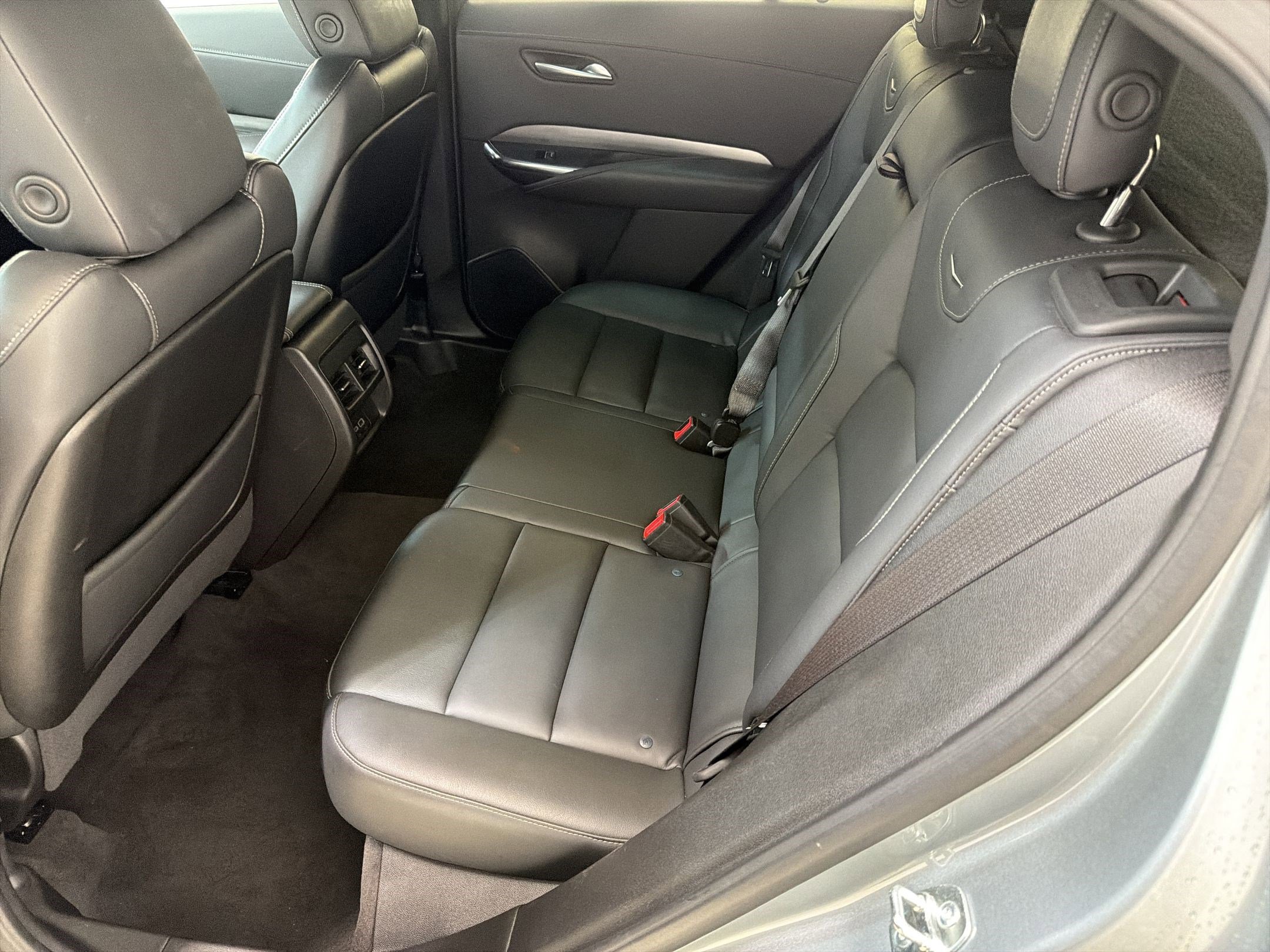 Used 2025 Cadillac XT4 Premium Luxury FWD image 14