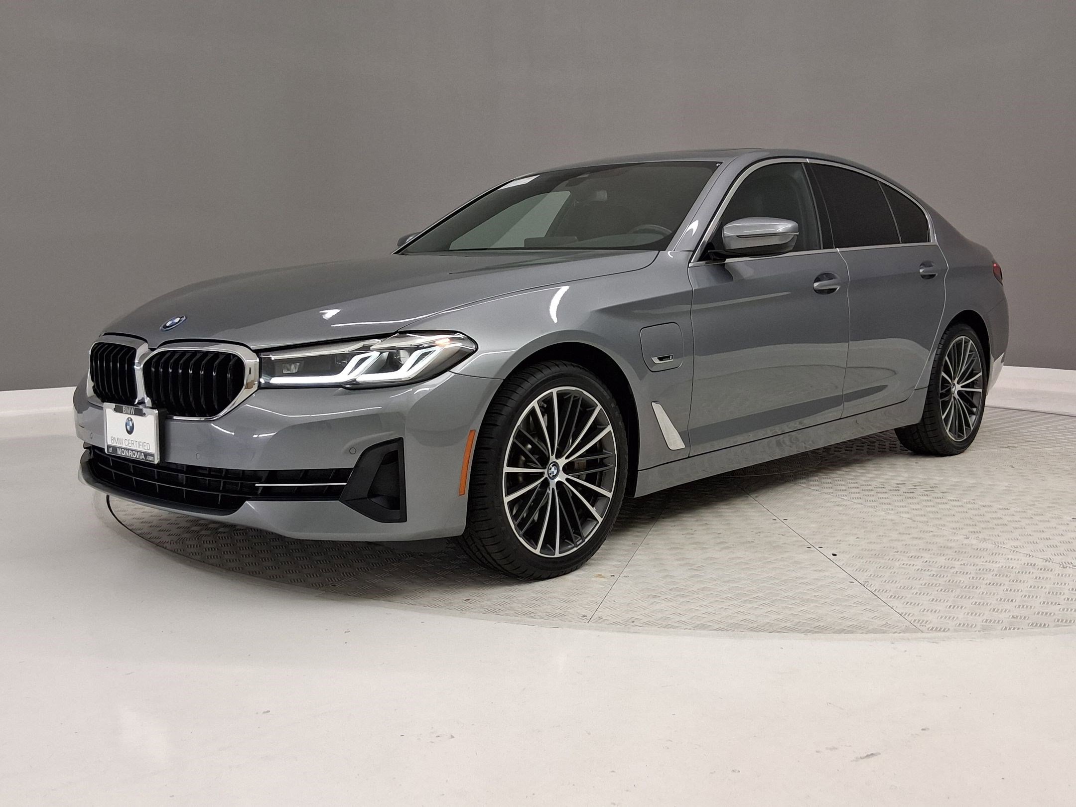 Certified 2023 BMW 530e w/ Convenience Package image 39