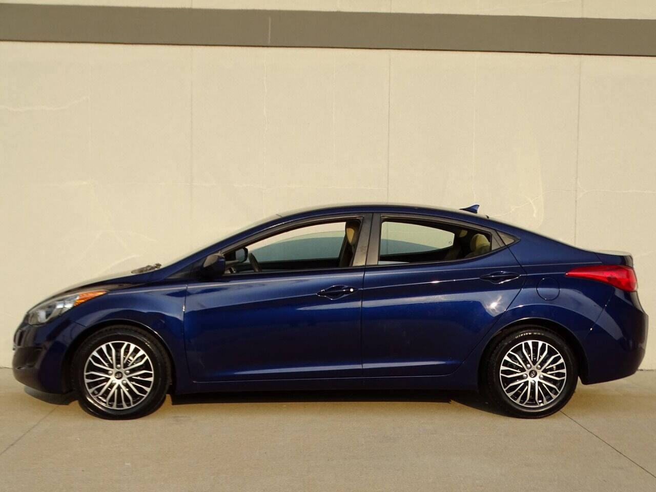 Used 2013 Hyundai Elantra GLS FWD image 12