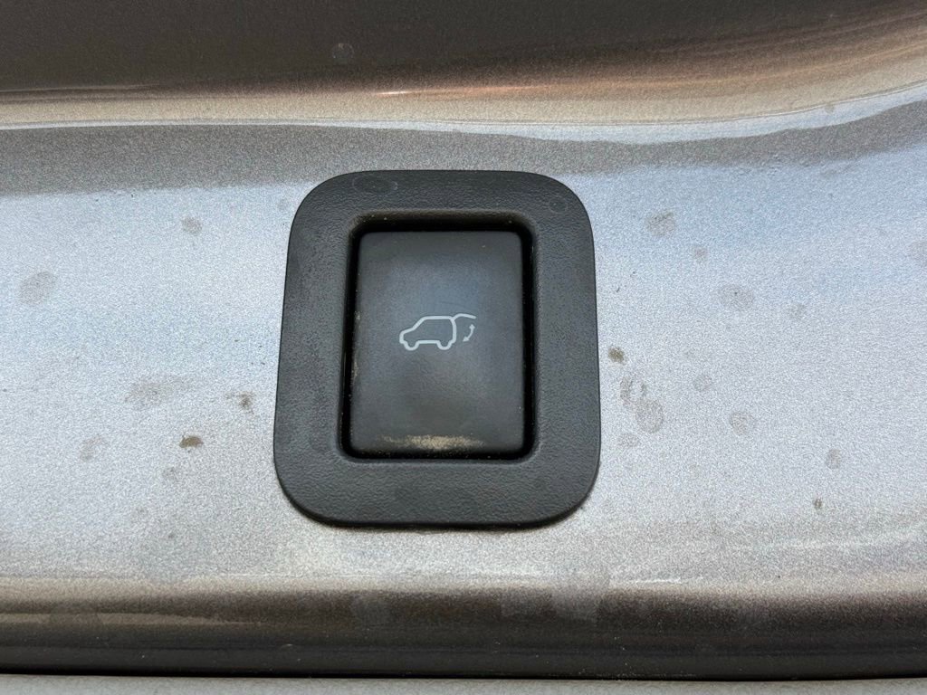 Used 2016 Toyota Highlander Limited Platinum image 16