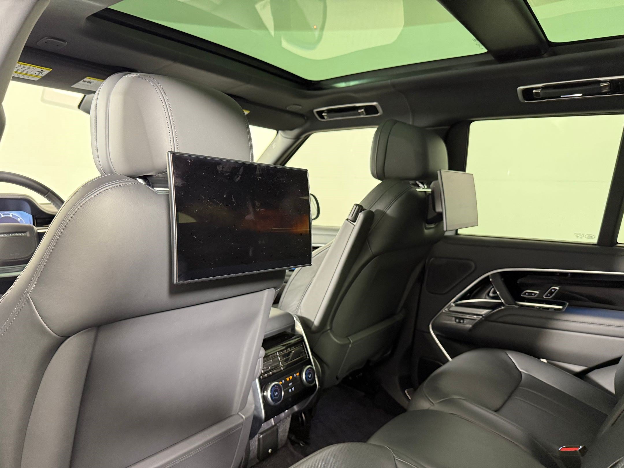Used 2023 Land Rover Range Rover Autobiography AWD/4WD image 28