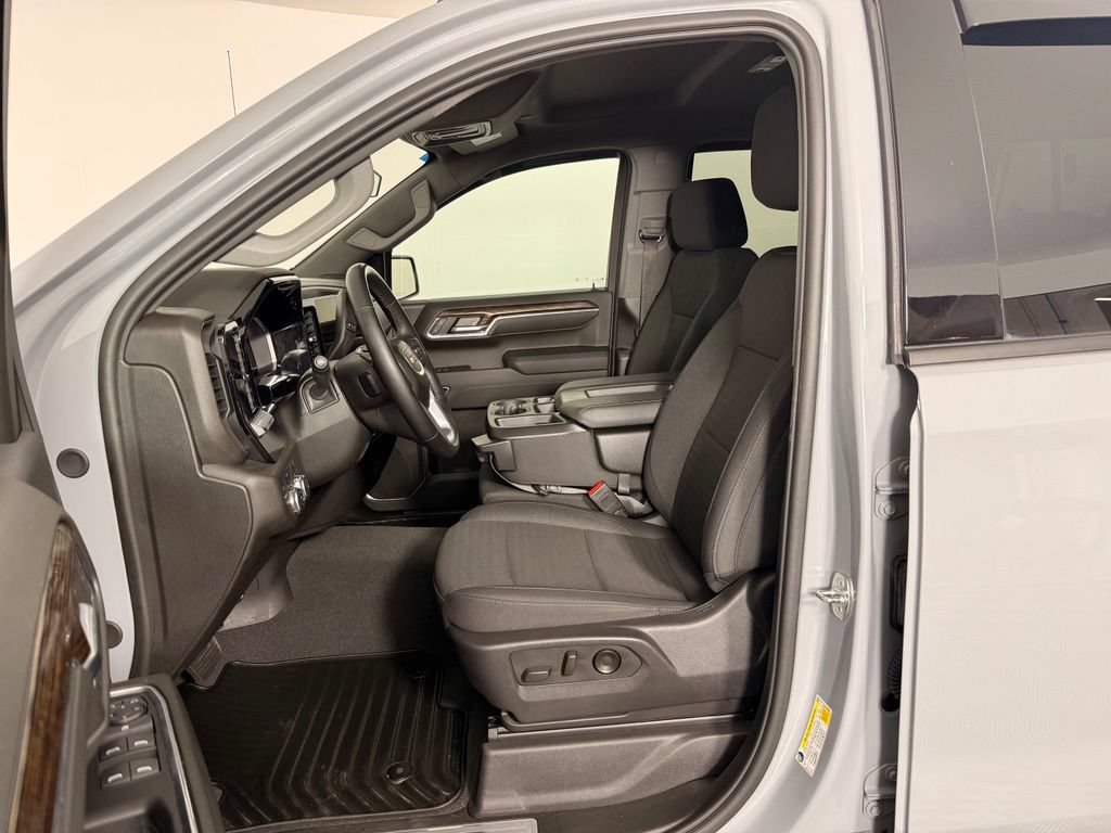 Used 2024 GMC Sierra 1500 Elevation AWD/4WD image 2