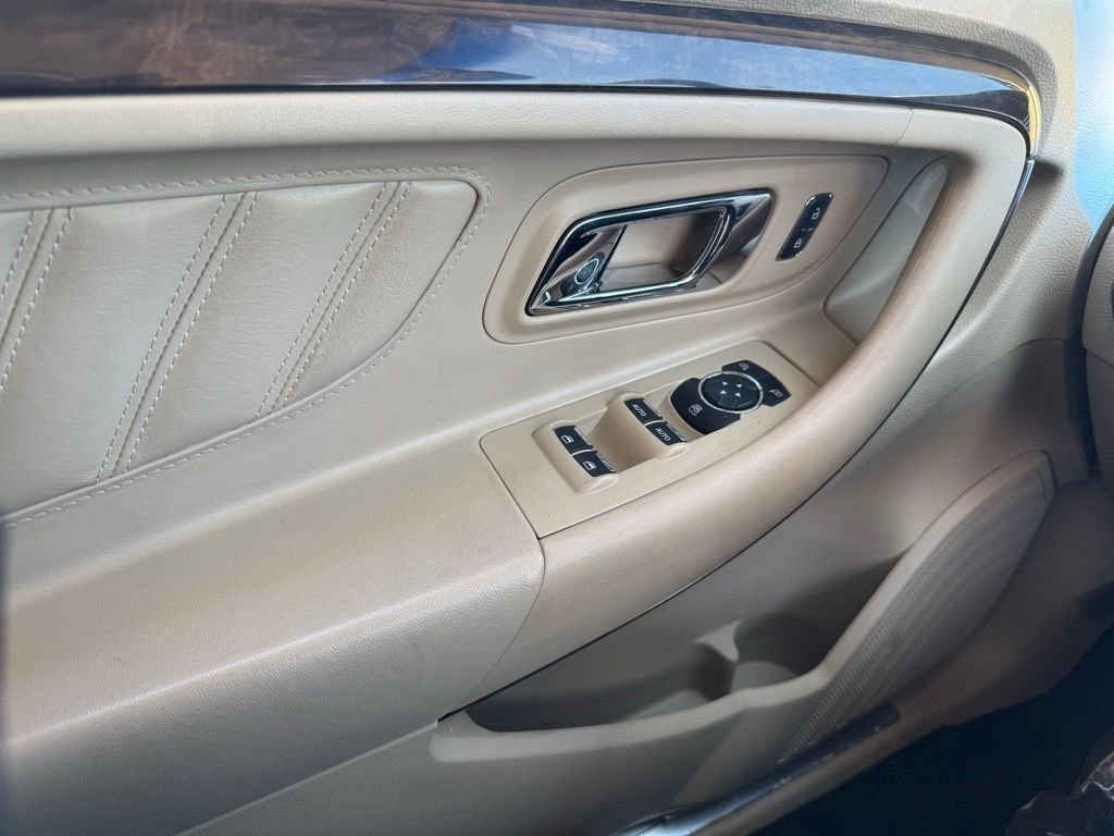 Used 2015 Ford Taurus Limited FWD image 31