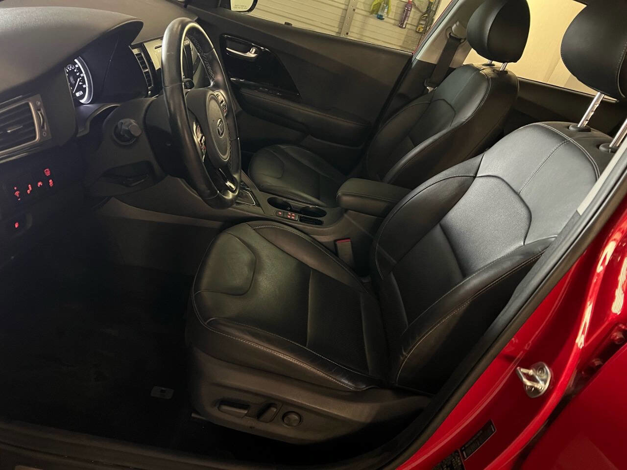 Used 2019 Kia Niro Touring image 8