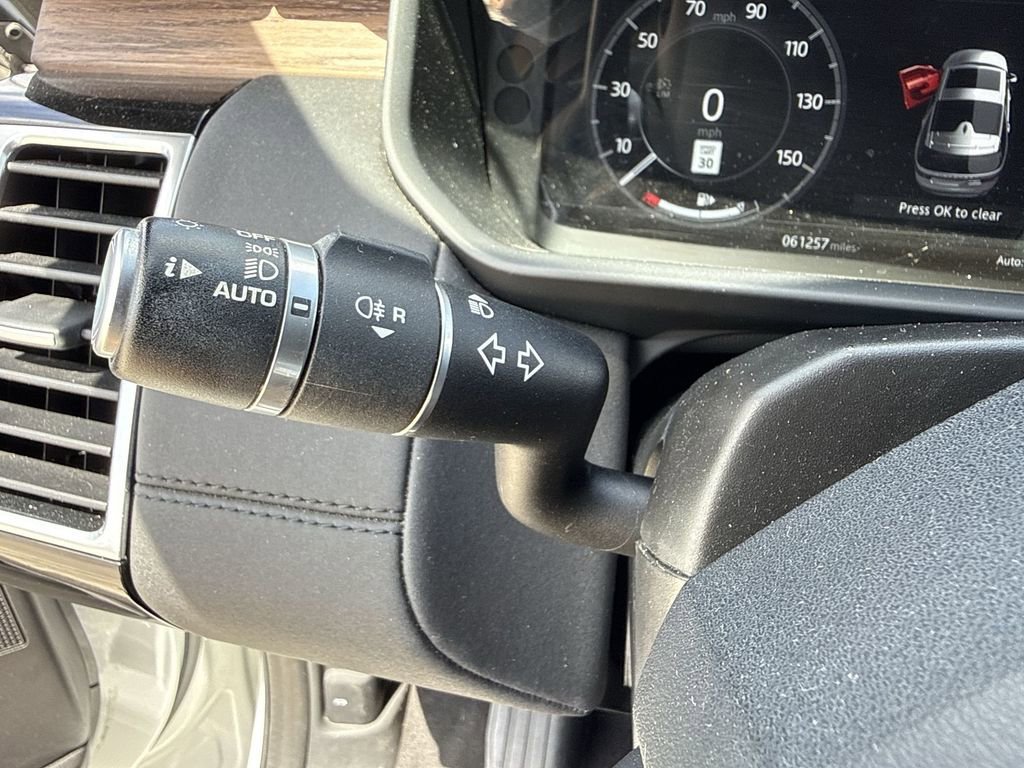 Used 2018 Land Rover Discovery HSE image 28