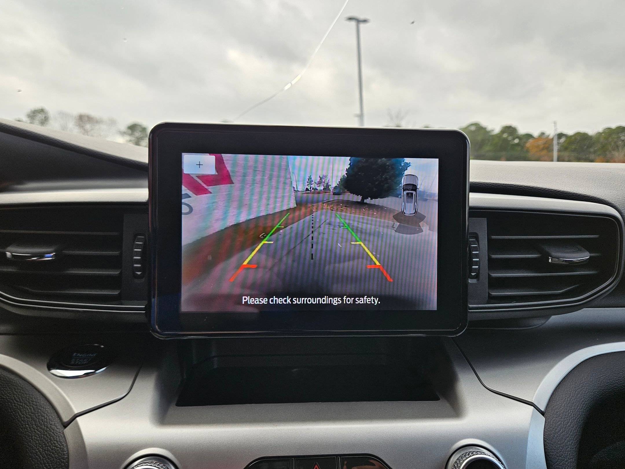 Used 2022 Ford Explorer XLT image 32