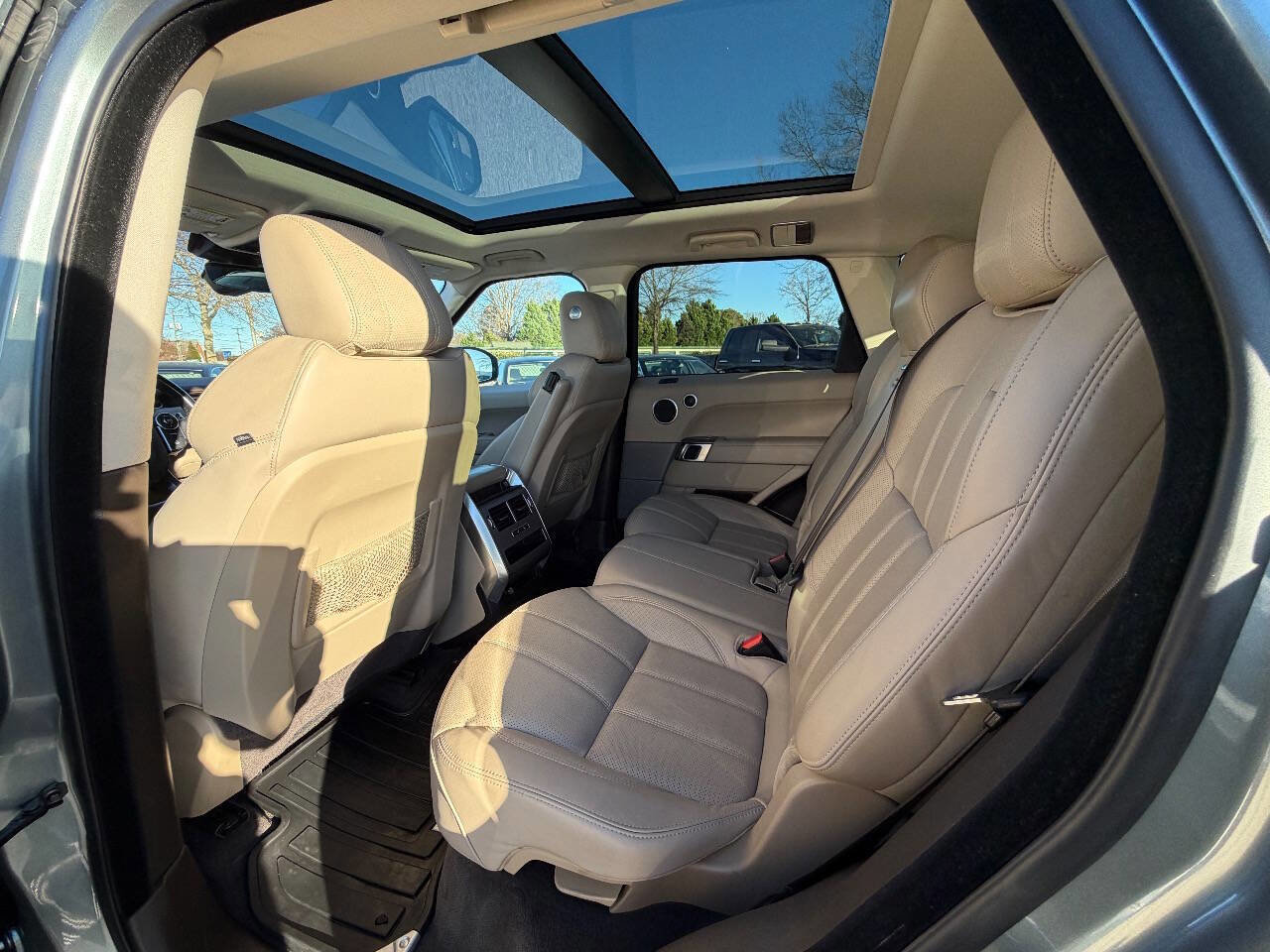 Used 2017 Land Rover Range Rover Sport HSE AWD/4WD image 34