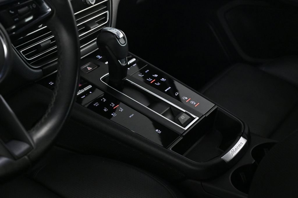 Certified 2023 Porsche Macan AWD/4WD image 22