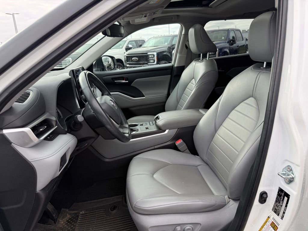 Used 2022 Toyota Highlander XLE image 5
