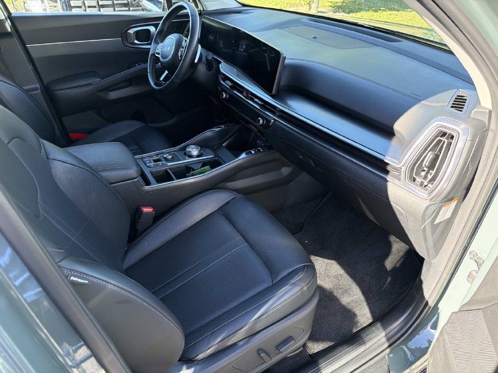 Used 2025 Kia Sorento EX w/ EX Panoramic Sunroof Package FWD image 23